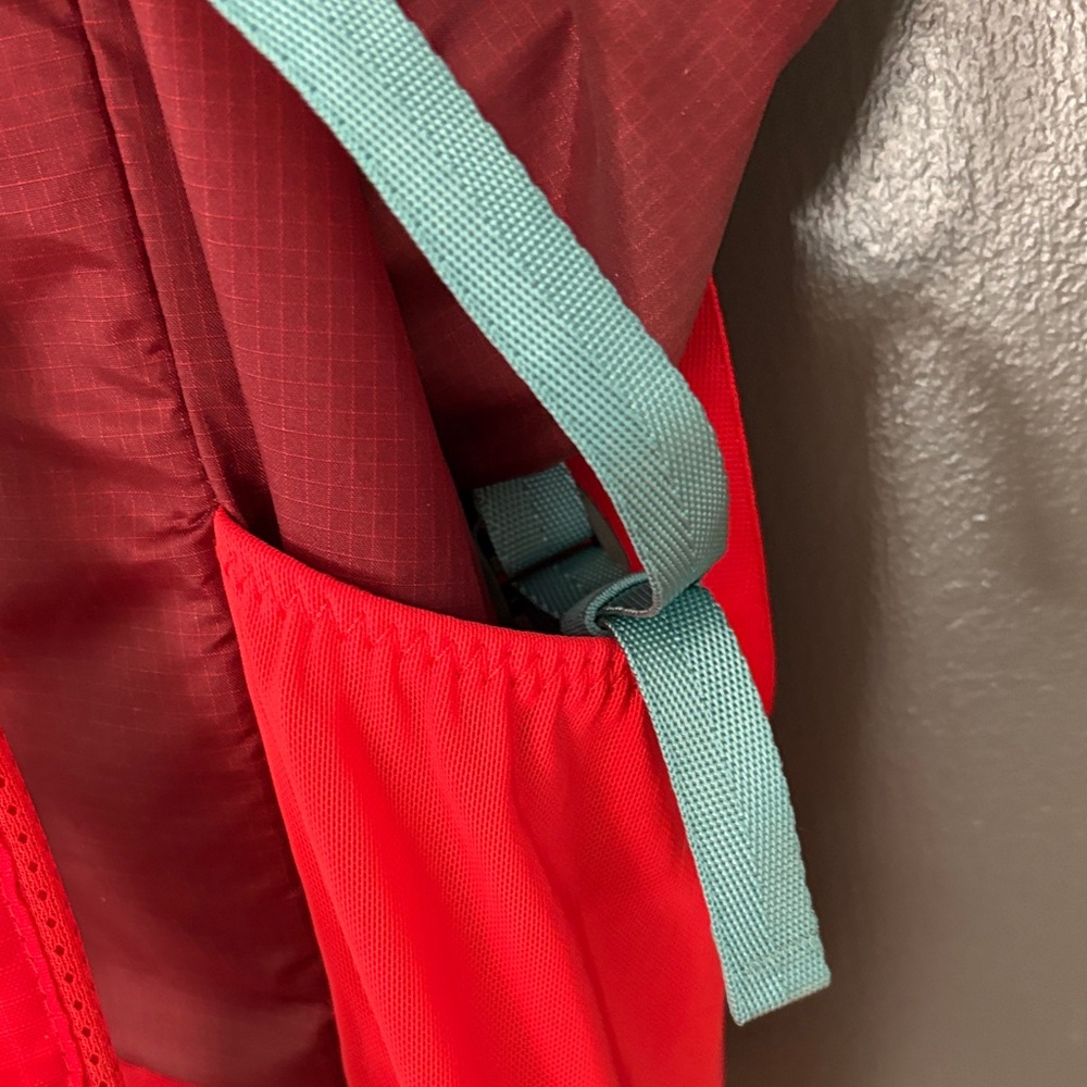 Patagonia lightweight pack - unused - Picture 6 of 8